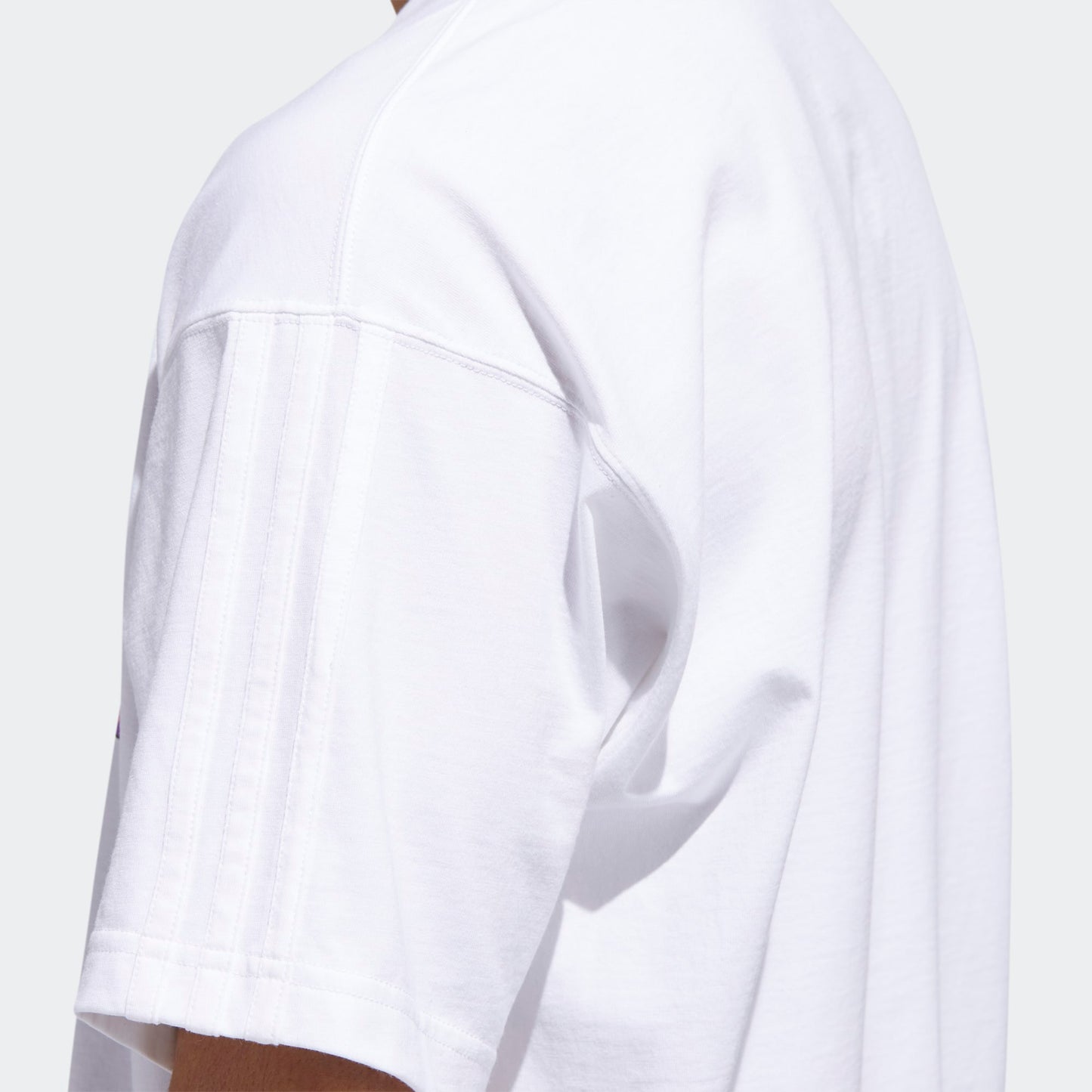 PRIDE FLAG FILL TEE (GENDER NEUTRAL) White / Multicolor-Gd0953