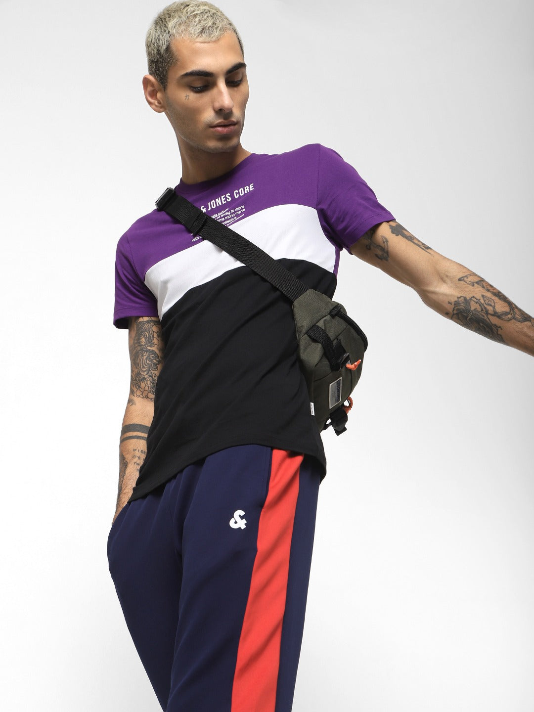 Men Purple & Black Colourblocked Round Neck T-shirt-2107448003