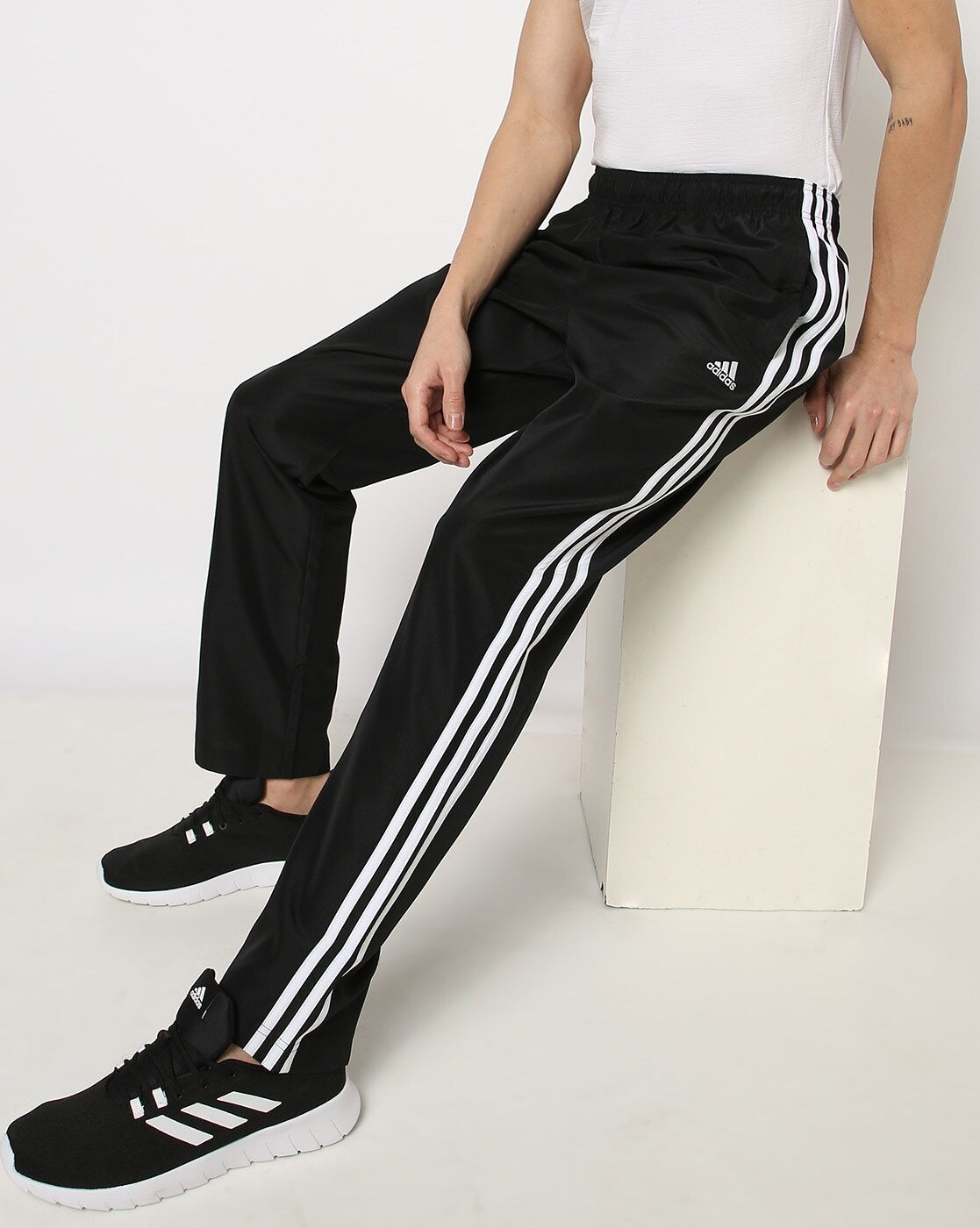 Track Pants with 3-stripe Accent-Hs3423