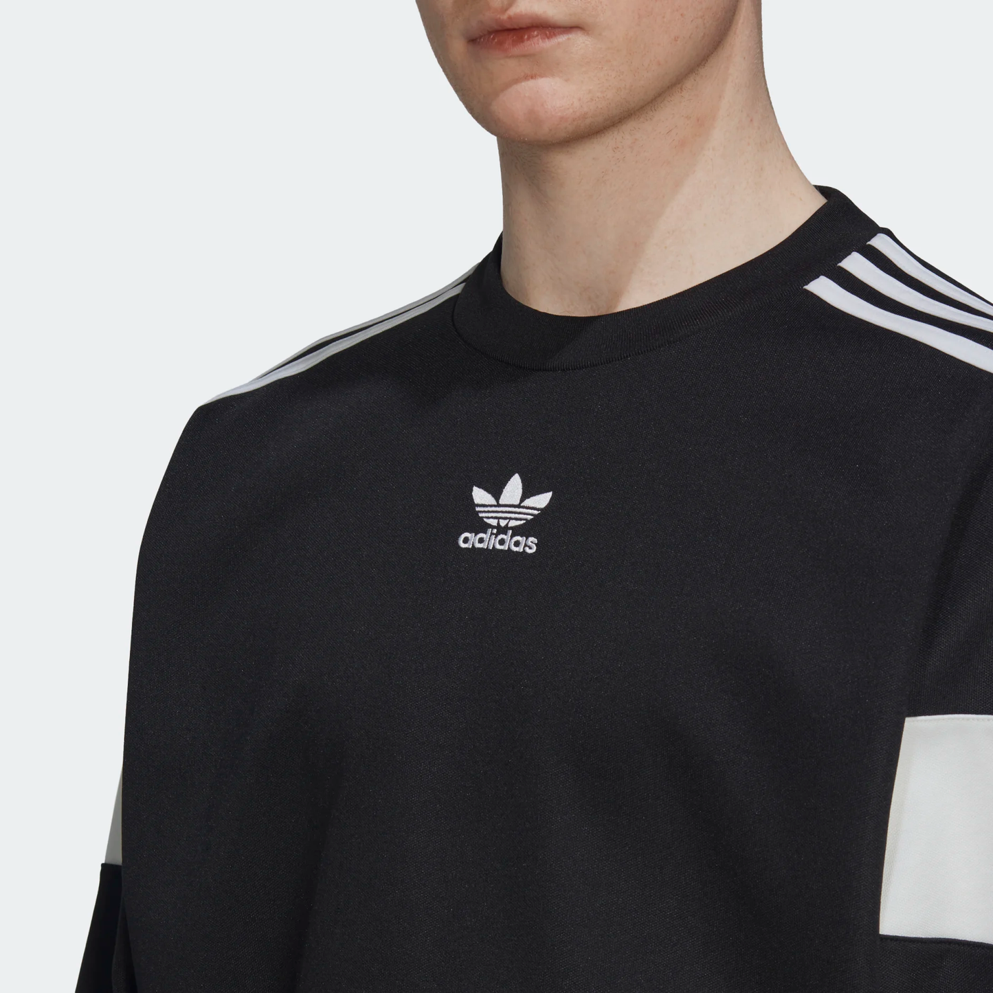 ADICOLOR CLASSICS CUT LINE CREW SWEATSHIRT-Hn6117