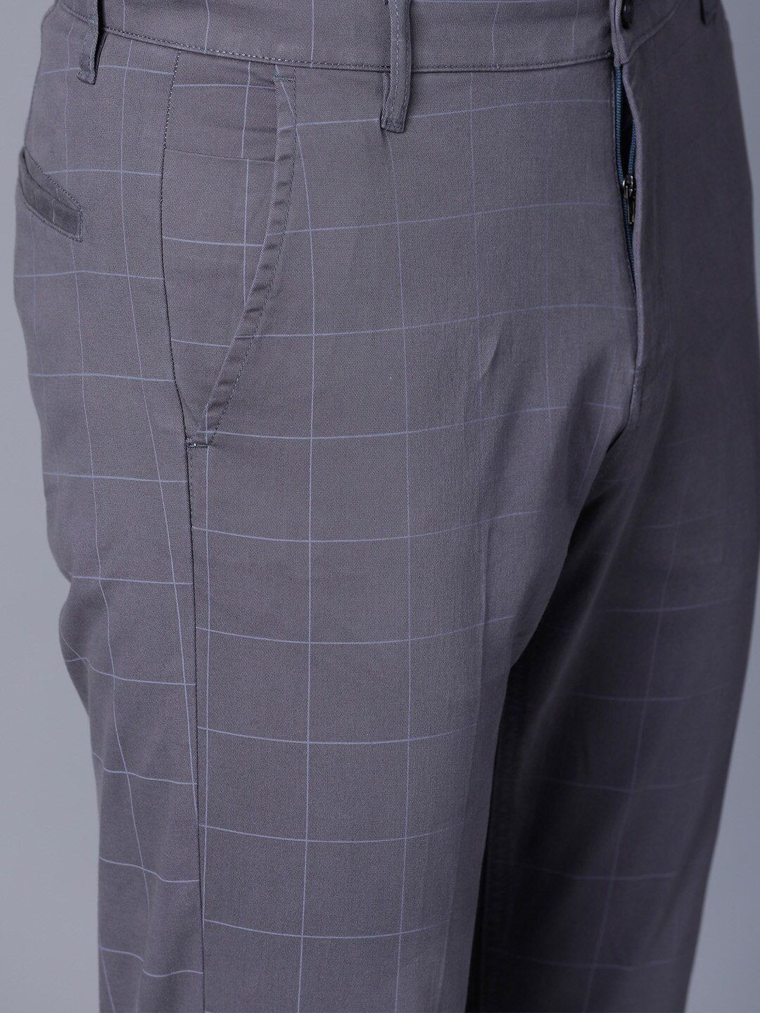 Men Grey Slim Fit Checked Regular Trousers-HLTR004103