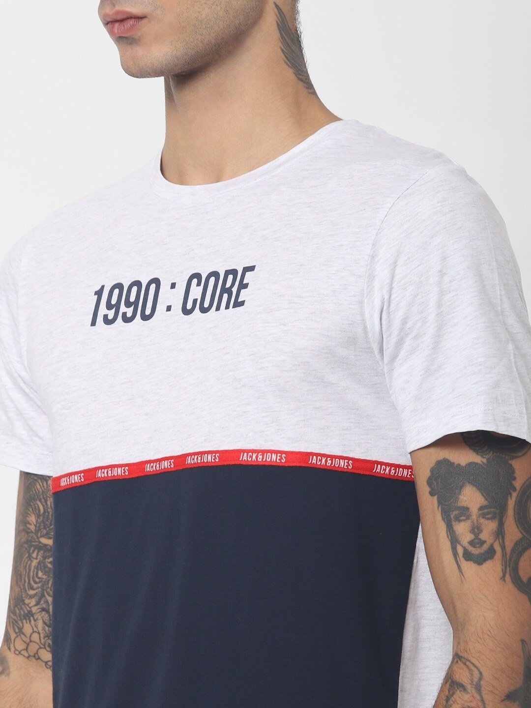 Men White Navy Blue Slim Fit Colourblocked Round Neck Sustainable Pure Cotton T-shirt-211865012