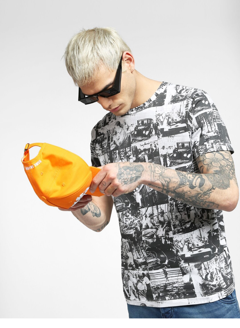 Men Black & White Printed Slim Fit T-shirt-1661020005