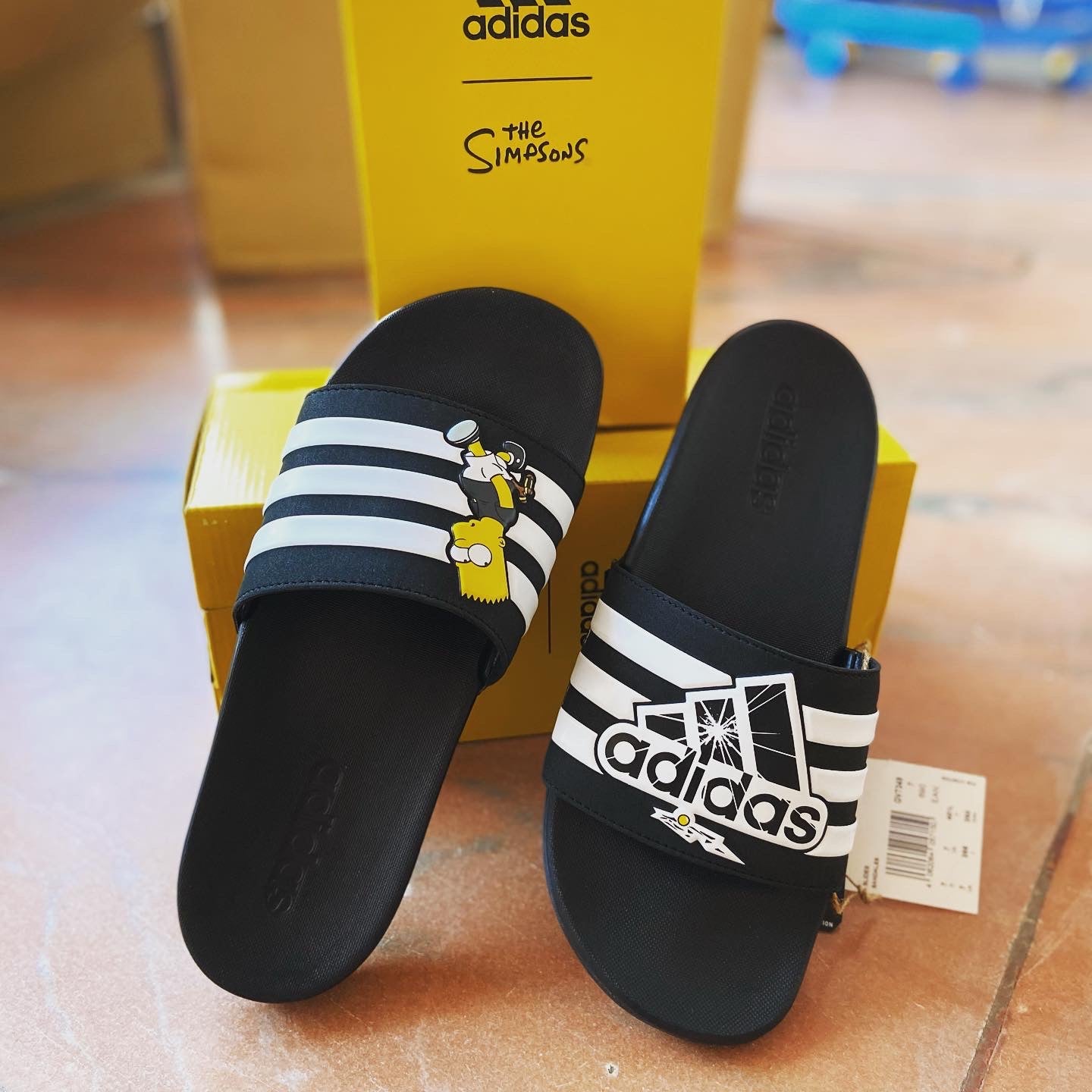 THE SIMPSONS ADILETTE COMFORT SLIDES Core Black / Cloud White / Core Black-Gv7349