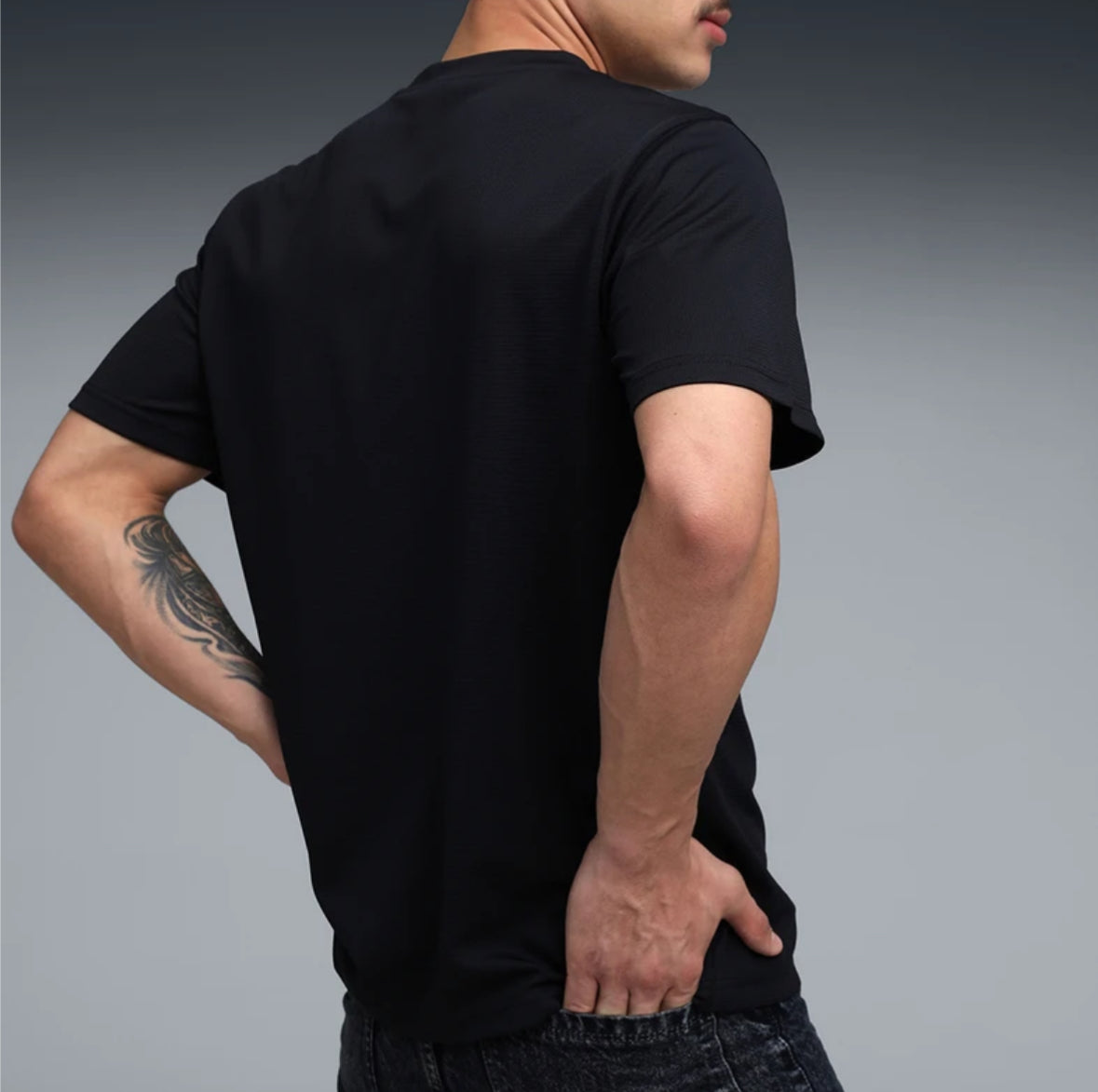 Men Solid Round Neck Polyester Black TShirt-634153 01