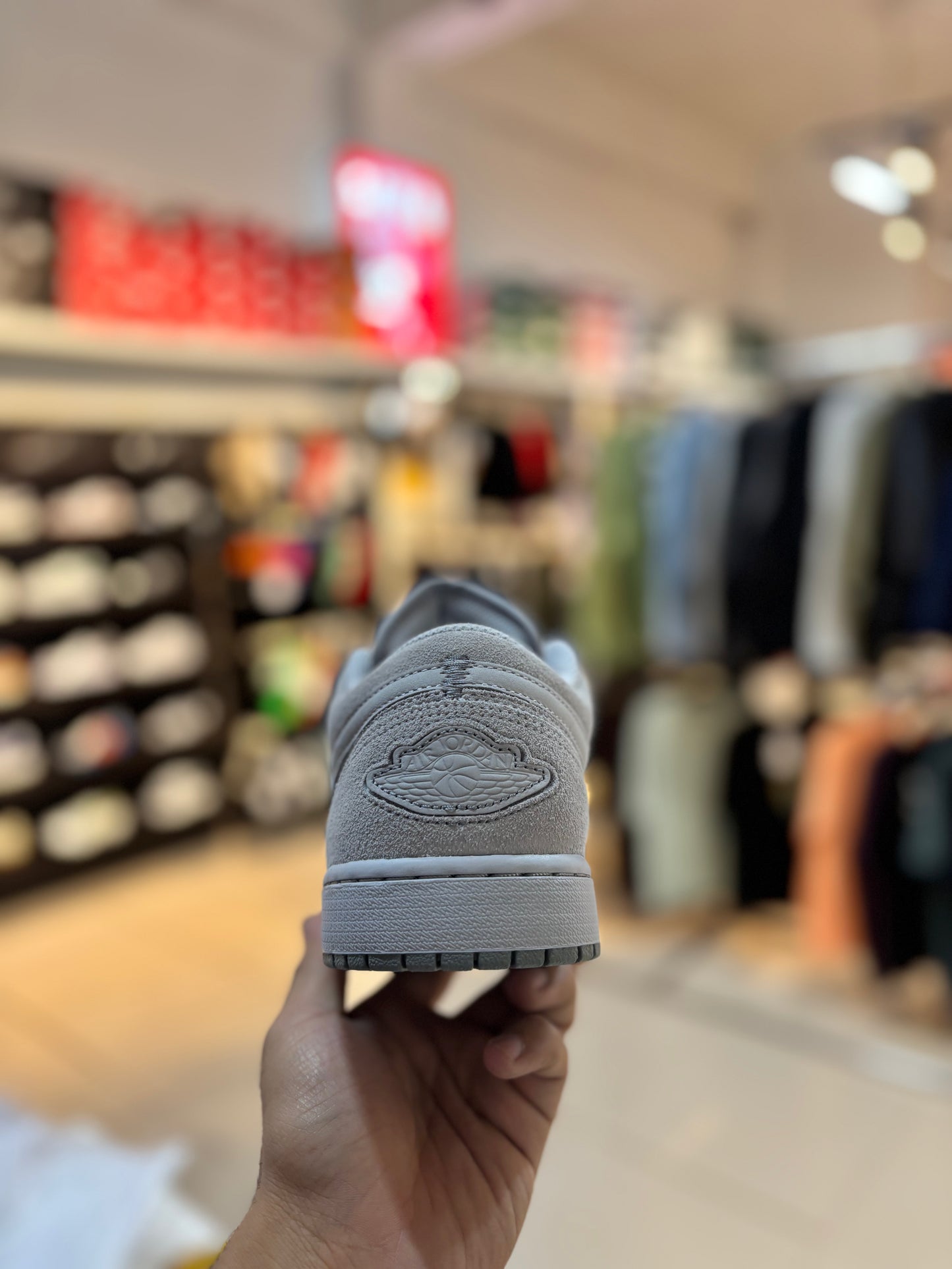 AIR JORDAN 1 LOW SE CRAFT
WOLF GREY/WOLF GREY-SMOKE GREY Ir2014 012