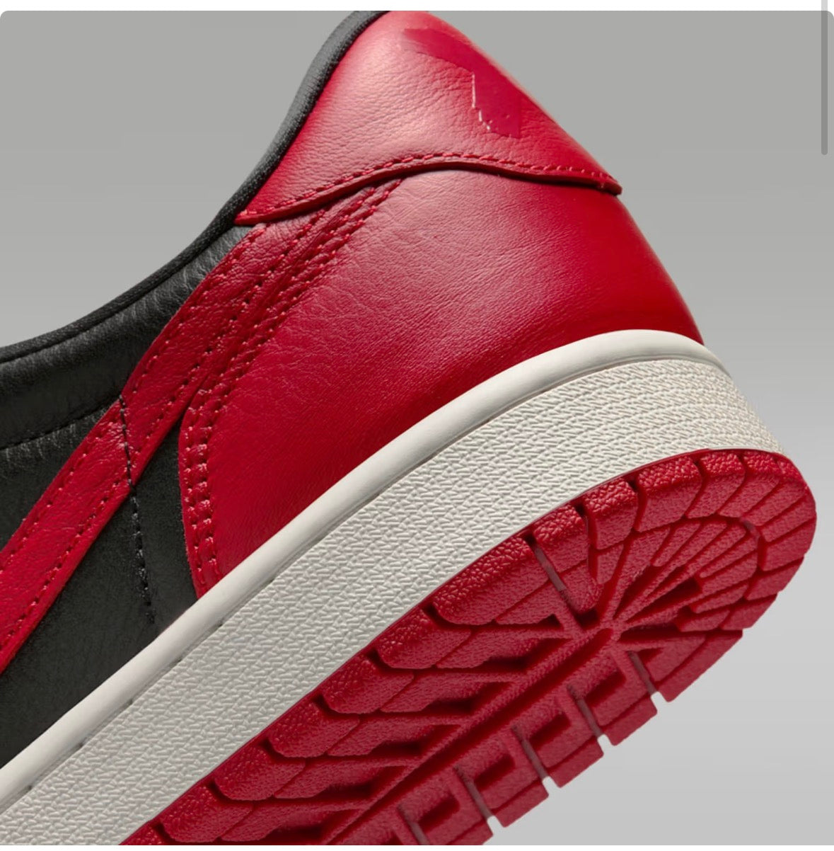 Air Jordan 1 Retro Low OG 'Banned -Iw6276-001