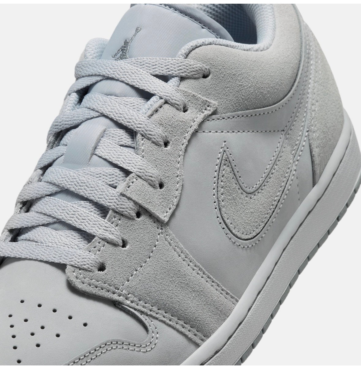 AIR JORDAN 1 LOW SE CRAFT
WOLF GREY/WOLF GREY-SMOKE GREY Ir2014 012
