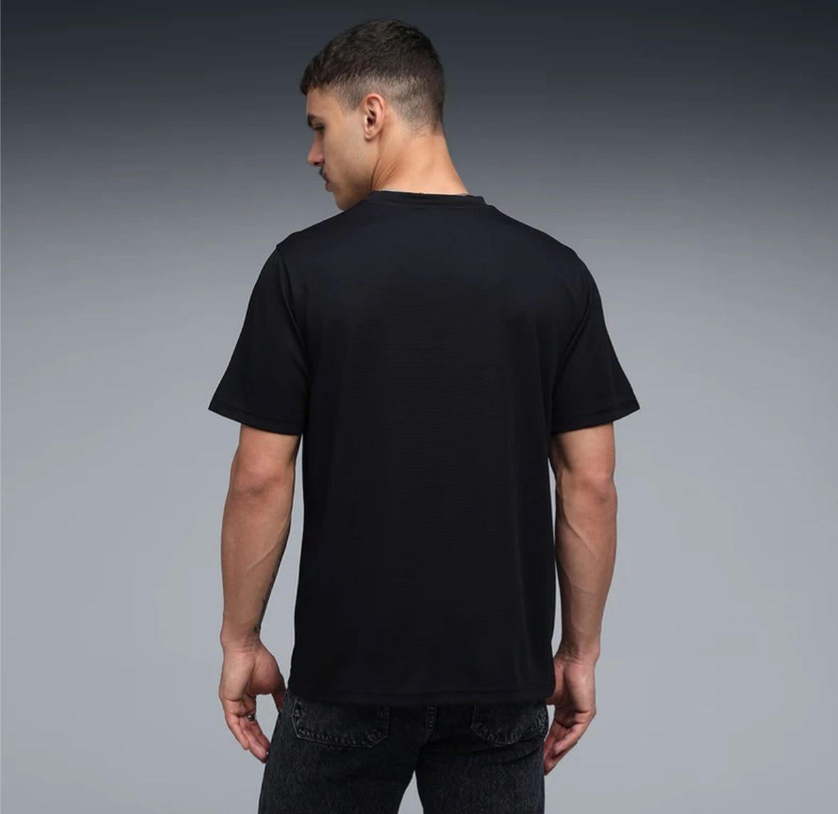 Men Solid Round Neck Polyester Black TShirt-634153 01