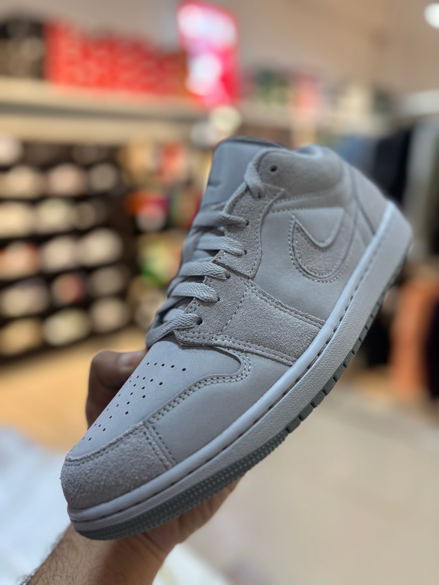 AIR JORDAN 1 LOW SE CRAFT
WOLF GREY/WOLF GREY-SMOKE GREY Ir2014 012
