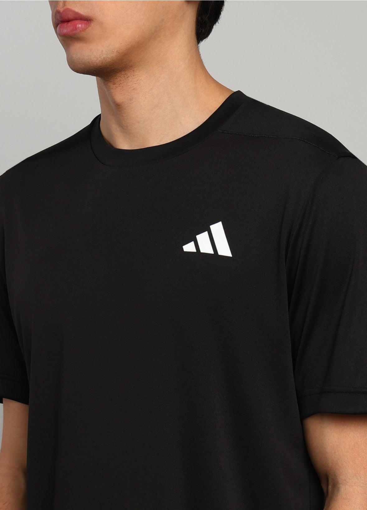 Adidas solid men Round Neck Black T-Shirts-jd9193