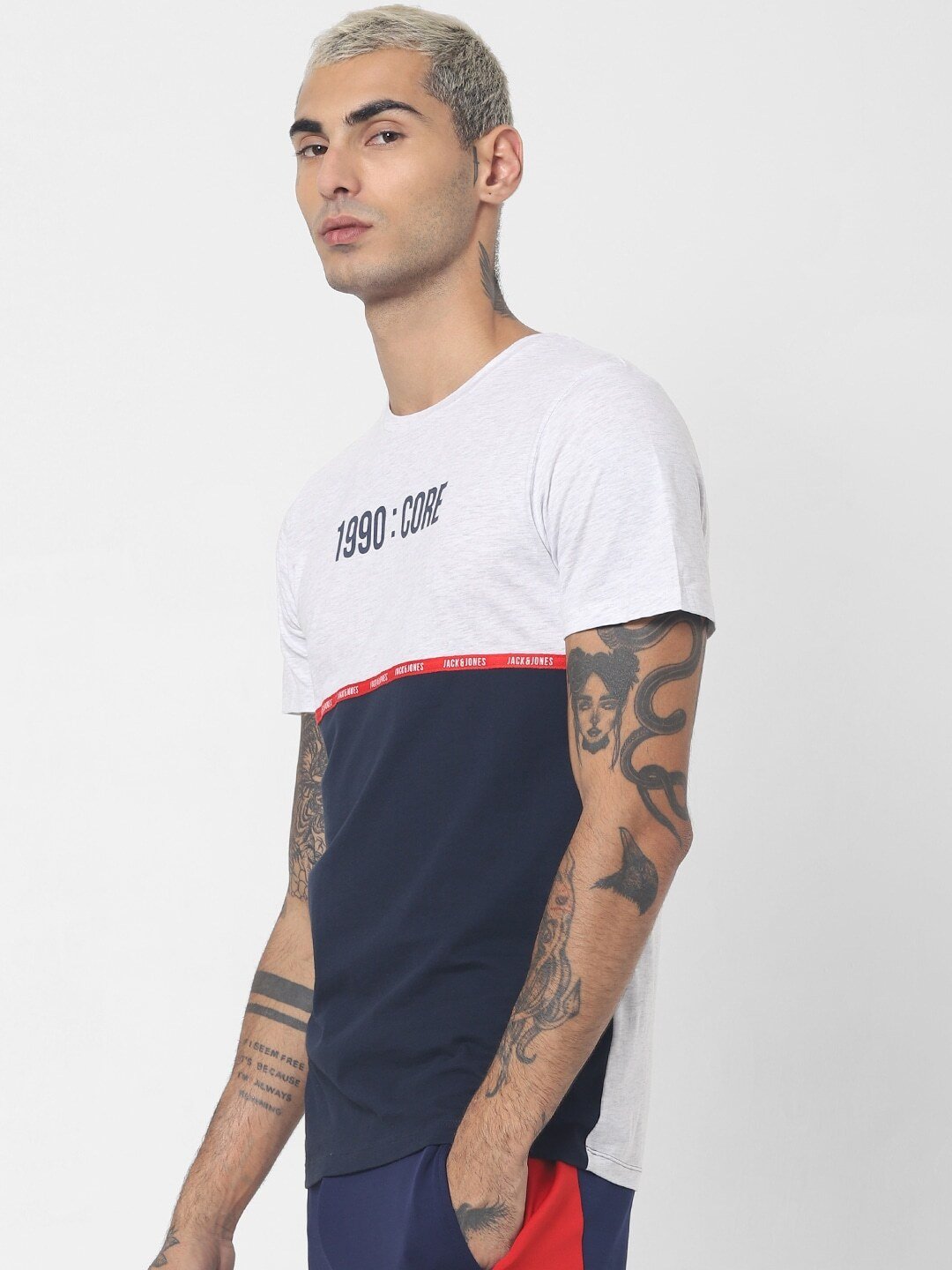 Men White Navy Blue Slim Fit Colourblocked Round Neck Sustainable Pure Cotton T-shirt-211865012