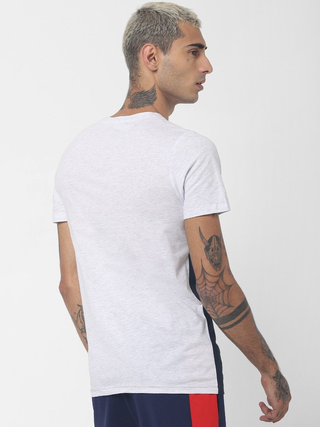 Men White Navy Blue Slim Fit Colourblocked Round Neck Sustainable Pure Cotton T-shirt-211865012