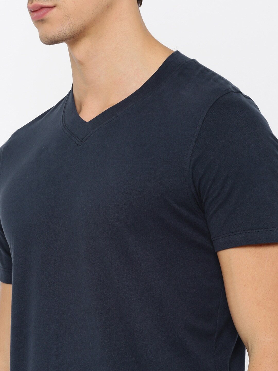 Men Navy Solid V-Neck T-shirt - Discount Store